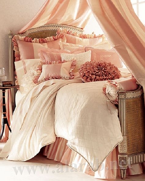 pink pillows Feminine Bedroom Elegant, Bedroom Elegant, Decorations Bedroom, Feminine Bedroom, Bedroom Decorations, Bedroom Bliss, Inspire Me Home Decor, Shabby Chic Bedrooms, Dreamy Bedrooms