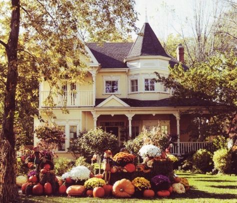 Pumpkins And Gourds, Up House, Practical Magic, Country House Decor, To Infinity And Beyond, Pretty House, Decoration Design, Victorian Homes, Gourds