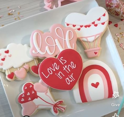 Valentines Cookies Decorated Ideas, Valentines Day Sugar Cookies, Valentine Cookies Decorated, Valentine Sugar Cookies, Kinds Of Cookies, Valentines Day Cakes, Decorator Icing, Valentines Day Cookies, Cookie Packaging