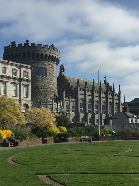 Chester Beatty Museum, Dublin Chester Beatty Library Dublin, Dublin Castle Ireland, Irish Highlands, Dublin Library, Dublin Aesthetic, Trinity College Dublin, Dublin Castle, Love Ireland, Castle Aesthetic