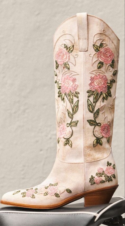 Cowgirl Boots Aesthetic, Romantic Collage, Cute Cowgirl Boots, Cowgirl Aesthetic, Rodeo Outfits, Funky Shoes, Country Concert Outfit, Aesthetic Shoes, Ralph Lauren Collection