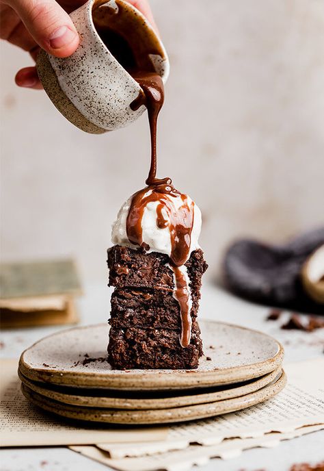 The BEST Homemade Brownies (crackly tops, so fudgy!) — Salt & Baker Food Photography Dessert, Gooey Brownies, Low Carb Brownies, Dessert Photography, Homemade Brownies, English Breakfast, Piece Of Cake, Chocolate Sauce, Mini Desserts