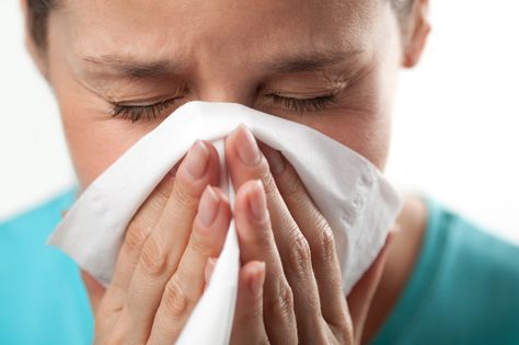 The common cold and what to do about it Uses For Listerine, Best Cough Remedy, Get Rid Of Cold, Allergic Rhinitis, Essential Oils Guide, Sinus Congestion, Sinus Infection, Natural Cough Remedies, Cough Remedies