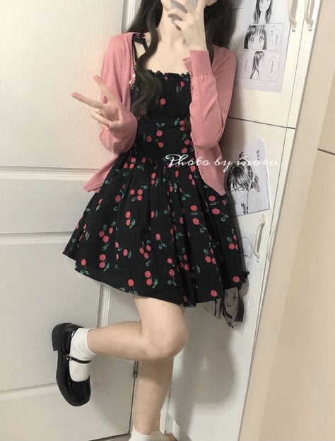 Casual Work Outfits Women, Dress Design Sketches, Kawaii Fashion Outfits, Trendy Fashion Tops, Kawaii Clothes, Kpop Fashion Outfits, Simple Trendy Outfits, Edgy Outfits, Cute Fashion