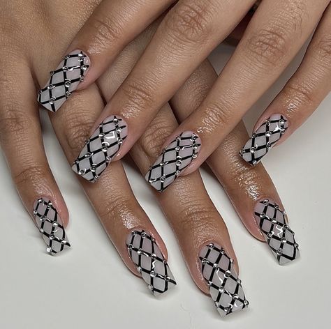 Fishnet Nails, Art To Try, Euphoria Nails, 2023 Nail, Bright Summer Nails, Spring Nail Designs, October Nails, Cute Spring Nails, Grunge Nails