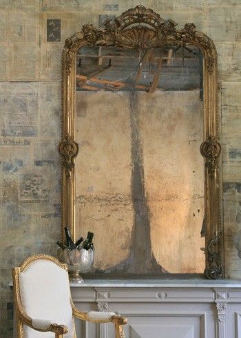 10 Tutorials on How to Antique a Mirror via somuchbetterwithage.com Glassware Vintage, Golden Mirror, Old Mirrors, Decoration Shabby, Shell Mirror, Elegant Bohemian, Bedroom Minimalist, Rings Antique, Old Mirror