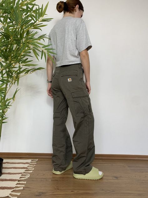 VINTAGE CARHARTT y2k CARGO MULTIPOCKET PANTS Multipocket Pants, Pantalon Carhartt, Carhartt Streetwear, Women's Bottoms, Vintage Carhartt, Other Woman, Color Khaki, Womens Bottoms, Vintage Ladies