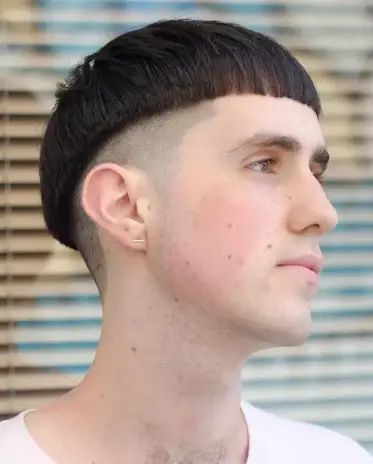 Simple Bowl Cut Asian Bowl Cut, Asian Men Haircut, Modern Bowl Cut, Men Haircut Ideas, Jarhead Haircut, Disconnected Haircut, Army Haircut, Asian Bowl, Buzz Cut Styles