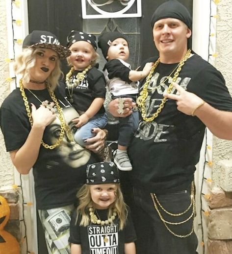 Halloween 
Family Halloween costume Gangsta Costume Halloween, Gangsta Halloween Costumes, Rapper Costume Ideas, Thug Costume, Gangsta Costume, Halloween Schminke, Rapper Costume, Gangster Costume, Gangster Costumes