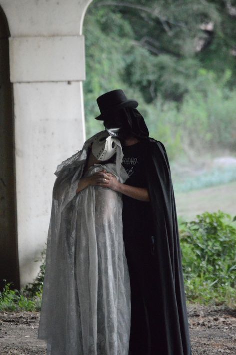 Plague Doctor Couple, Plague Doctor Costume, Doctor Costume, Halloween Photoshoot, Plague Doctor, Shoot Ideas, Engagement Photoshoot, Photoshoot Ideas, Engagement Photos