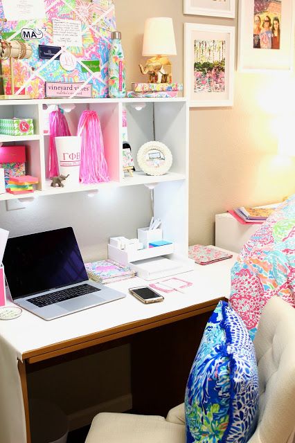 Freshman Year Dorm Room!  Let's Get Preppy Dorm Room Desks, Dorm Decorations Ideas, Dorm Room Ideas Desk, Preppy Desks, Lsu Dorm Room, Dorm Desks, Dorm Desk Ideas, Preppy Organization, Preppy Desk