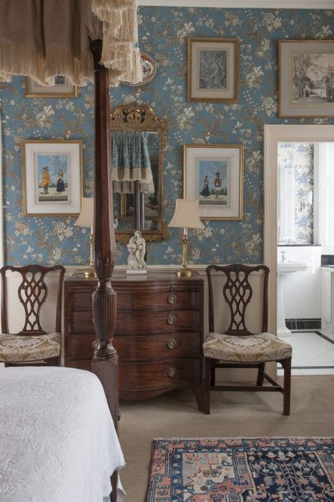 An 18th Century East Sussex Estate For Sale - The Glam Pad Old Fashioned Bedroom, English Bedroom, Bedroom Traditional, English Country Decor, French Country Bedrooms, English Decor, Country Cottage Decor, Gorgeous Bedrooms, Classic Bedroom