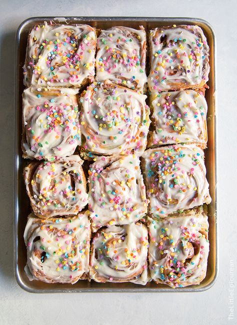 Birthday Funfetti Cinnamon Rolls Easter Brunch Menu, Pastel Cupcakes, Slow Cooker Desserts, Smitten Kitchen, Sweet Cream, Brunch Menu, Sweet Roll, Easter Brunch, Sweets Treats