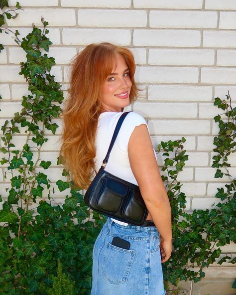 It’s almost summer babes time to go copper | Instagram Julia Hatch Haircut, Red Hair Outfit Ideas Street Styles, Julia Hatch Outfits, Red Hair Outfits Aesthetic, Julia Hatch Hair, Outfits For Redheads, Julia Hatch, Vacation Street Style, Dominican Republic Aesthetic