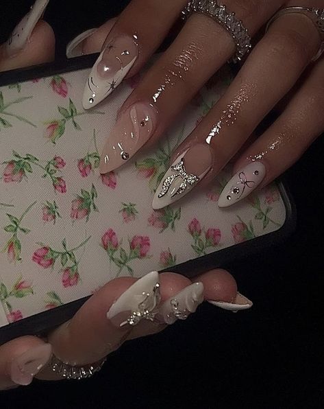 Classy White Nails, Nail Designs Y2k, White Nails Trendy, Designs Y2k, Nails Coquette, Nails Abstract, Pink Tip Nails, Hippie Nails, Classy Acrylic Nails