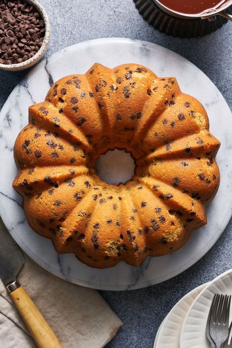 Chocolate Chip Bunt Cake, Chocolate Chip Bundt Cake Recipe, Bundy Cake, Chocolate Chip Bundt, Chocolate Chip Pound Cake, Chocolate Chip Bundt Cake, Snack Chocolate, Bundt Recipes, Baker By Nature