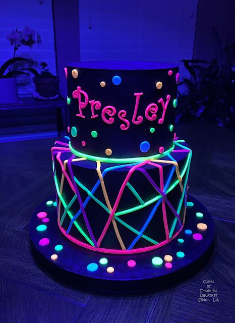 Glow In The Dark Cake, Dark Birthday Party, Neon Birthday Cakes, Dark Cake, Glow In The Dark Birthday, Glow Theme Party, Dark Birthday, Neon Cakes, Glow In Dark Party