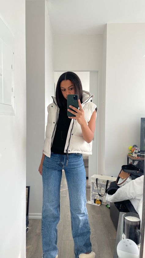 Aritzia Super Puff Vest Outfit, Puffer Waistcoat Outfit, Super Puff Vest Outfit, Aritzia Super Puff Vest, White Sleeveless Outfit, Superpuff Vest, Puff Vest Outfit, Super Puff Outfit, White Puffer Vest Outfit