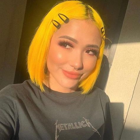 Yellow Roots Hair, Short Yellow Hair, Bright Yellow Hair, Yellow Hair Color, Vivid Hair, Vivid Hair Color, Bold Hair Color, Bright Hair Colors, Bright Hair