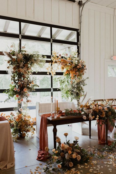 Terracotta Wedding Main Table, Fall Sweetheart Table Flowers, Orange Sweetheart Table, Sweetheart Table Fall Wedding, Fall Sweetheart Table, Fall Wedding Sweetheart Table, Fall Wedding Flowers September, Fall Sweetheart Table Wedding, Fall Wedding Reception Decorations