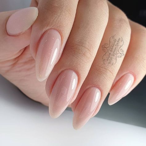 Nude Shimmer Nails, Nails With Shimmer, Natural Nails Manicure, Engagement Nails, Shaped Nails, Cute Toe Nails, Nude Nail Designs, Nail Shimmer, Blush Nails