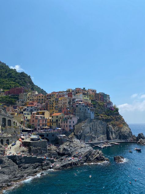 #manarola #cinqueterre #italy #travel #travelphotography Manarola Cinque Terre Italy, Italia Aesthetic, Manarola Italy, Mediterranean Aesthetic, Italy Beaches, 2025 Goals, Liguria Italy, Summer 25, Cinque Terre Italy