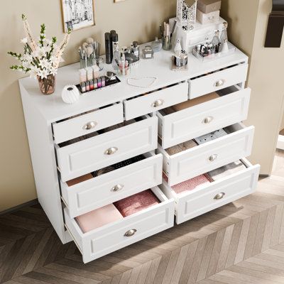 Dresser Ideas Bedroom Small Spaces, Future Bedroom Ideas, Bedroom Stuff, Girly Decor, Tiny House Layout, Tiny House Plan, 9 Drawer Dresser, Anime Room, Grunge Room