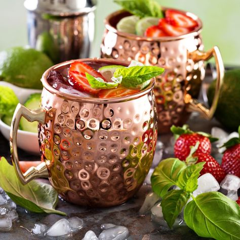 Strawberry Moscow Mule | My Imperfect Kitchen Easy Moscow Mule Recipe, Sweet Sangria Recipe, Moscow Mule Drink Recipes, Candied Walnut Recipe, Mule Drink, Vodka Cocktails Easy, Cherry Drink, Strawberry Cocktails, Moscow Mules