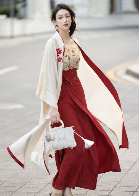 I love how it looks cute in my body the fabric is very beautiful and the details are perfect I love Modern Hanfu Skirt, Modern Hanfu Dress, Hanfu Skirt, Transitional Fashion, Designer Brands Fashion, Modern Hanfu, Tank Top Skirt, Chinese Style Dress, Skirt Coverup