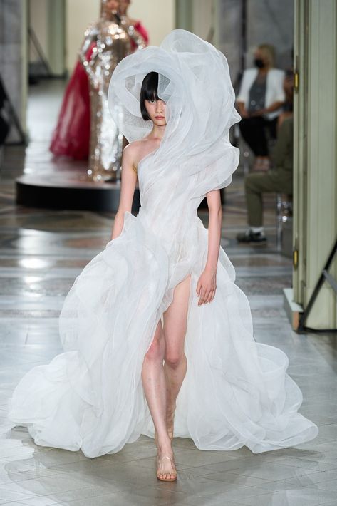 Couture Spring 2023, Spring 2023 Fashion Show, Journal Drawing, Tokyo Fashion Week, Mini Collection, Classic Wedding Dress, Couture Details, Tokyo Fashion, 2023 Fashion