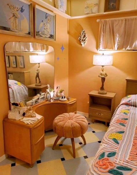 1970s Aesthetic Bedroom, Vintage Aesthetic House, 1950s Aesthetic Home, Vanity Mid Century, 1970s Interior Design, 70s Living Room, Vintage Living Room Decor, Ballerina Decor, 70s Interior