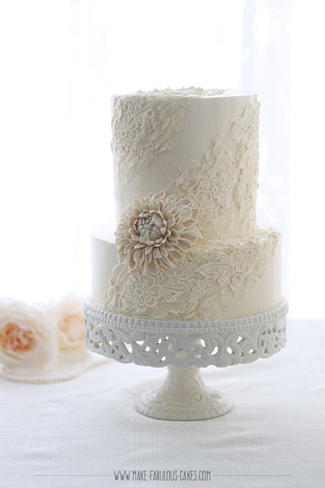 Buttercream Lace Cake with bean paste Dahlia - cake by Make Fabulous Cakes White Buttercream Cake, Dahlia Cake, Blackberry Cake Recipe, Elaborate Cakes, Learn Cake Decorating, Blackberry Cake, Lace Cake, White Buttercream, Fabulous Cakes