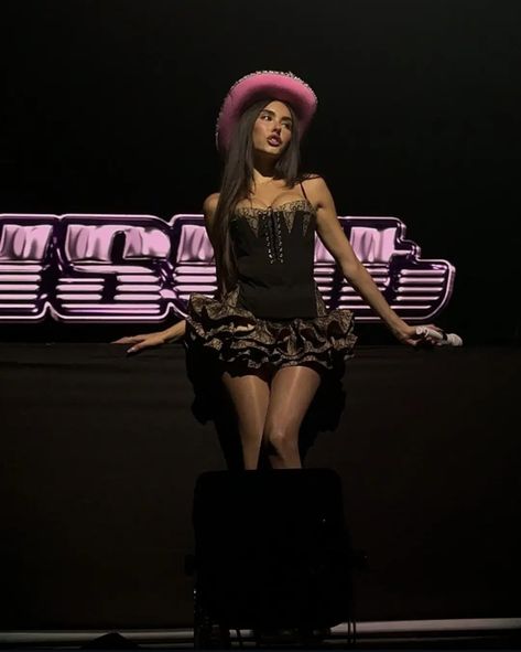 Madison Beer Concert, Madison Beer Tour, Madison Beer Style, Beer Icon, Madison Beer Outfits, Kitchen Photography, Wedding Icon, Beer Outfit, Queen Of Everything