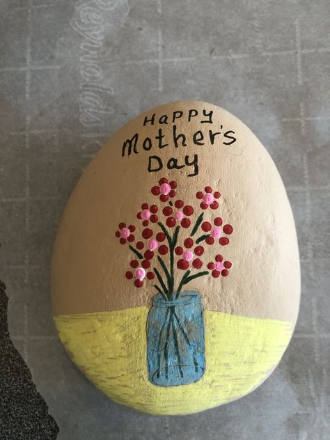 Rock Painting Ideas For Mom, Rock Art Mother’s Day, Mom Rocks Painted Stones, Mothers Day Rock Painting, Mother’s Day Painted Rocks, Mothers Day Painted Rocks, Pocket Rocks, Rock Sayings, Rock Painting Flowers