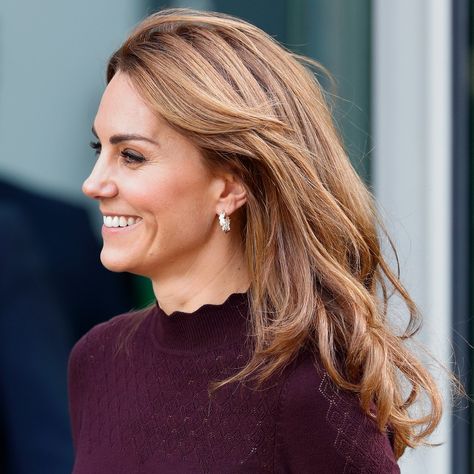 Kate Middle Goes Blonder With Caramel Highlights — Photos | Allure Low Lights In Brown Hair, Chunky Blonde Highlights, Queen Style, Kkw Beauty, Caramel Highlights, Dark Blonde Hair, Low Lights Hair, Princess Catherine, Hair Color Highlights