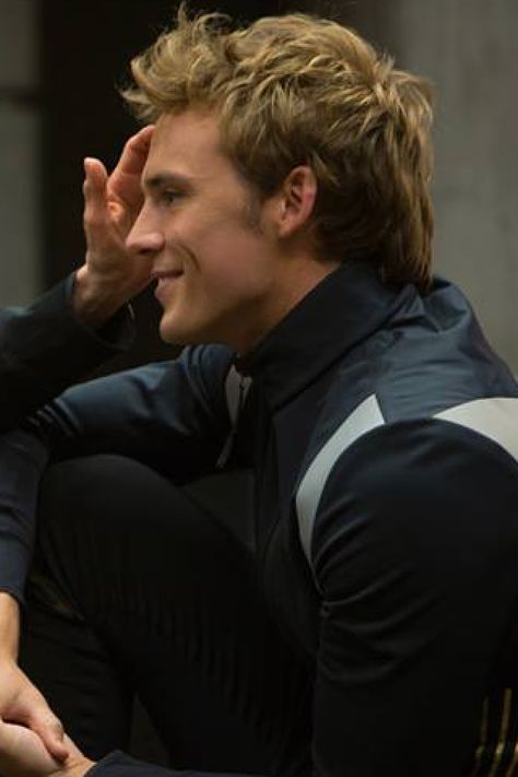 Finnick Odair the Hunger Games. I will cry so hard when he dies in The Mockingjay! Alex Nilsen, Hunger Games Finnick, People We Meet On Vacation, Movie Edits, Marriage Material, Finnick Odair, Hunger Games 3, Sam Claflin, Hunger Games Series