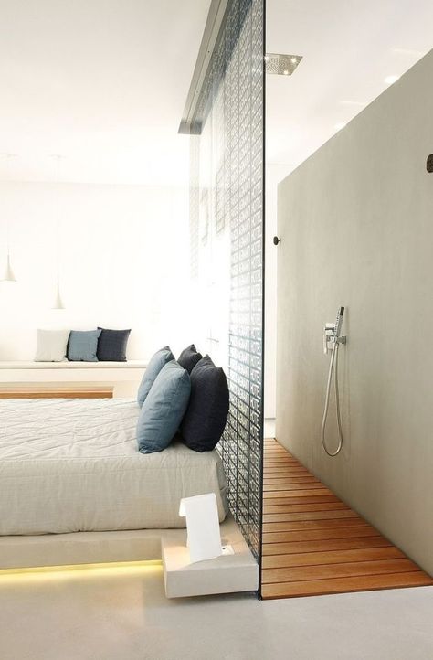 46 Amazing Bathrooms With Walk-In Showers That Will Inspire You Open Bathroom, Open Showers, Hotel Inspiration, White Bed, Hotel Interiors, Design Hotel, Design Del Prodotto, Hotel Interior, Hotel Design