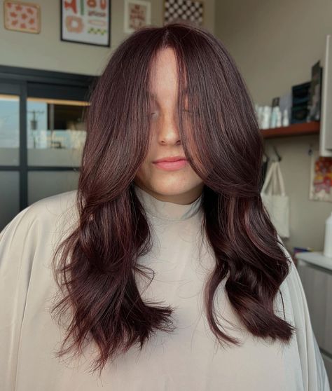 Cherry Cola Red Is The Luxe Hair Color You’ll Be Into This Season Mocha Cherry Hair Color, Mohagany Brown Hair Color Fall, Cherry Mocha Hair, Mohagany Brown Hair, Dark Cherry Cola Hair, Dark Brown Red Hair, Chocolate Brunette Hair, Cherry Brown Hair, Cherry Cola Hair Color