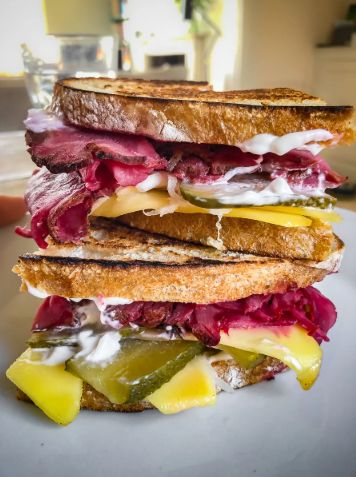 How amazing is this recipe from School Night Vegan?! Using celery root and a beet marinade, you too can create mouthwatering vegan pastrami 😍 #Vegan #GoVegan #Vegetarian #PlantBased #PETA Beet Marinade, Vegan Pastrami, Rye Bread Sandwiches, Vegetable Sandwich Recipes, Roast Celeriac, Pastrami Recipe, Zucchini Tart, Pickled Cauliflower, Vegan Fried Chicken