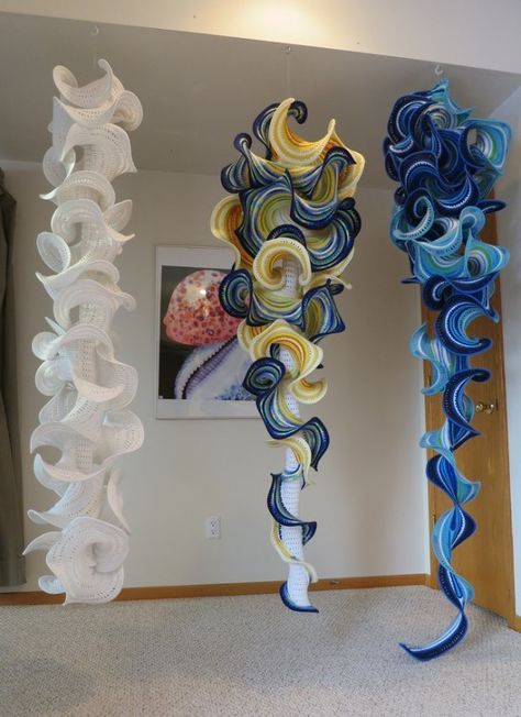 Beautiful hyperbolic #crochet # art from mathematician / artist Gabriele Meyer Hyperbolic Crochet, Wisconsin Madison, Crochet Artist, Art Quilling, Form Crochet, Soyut Sanat Tabloları, Art Yarn, Freeform Crochet, Craft Art