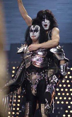 Gene and Paul Kiss Band Funny, Kiss Aesthetic, Bruce Kulick, Paul Kiss, Banda Kiss, Gene Simmons Kiss, Band Kiss, Kiss Members, Eric Carr