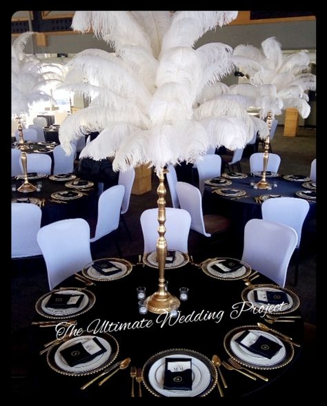 White Feather Centerpieces, Feather Centerpiece Wedding, Roaring 20s Party Decorations, Gatsby Birthday Party, Ostrich Feather Centerpieces, Gatsby Party Decorations, Gatsby Wedding Theme, Feather Centerpieces, Gatsby Themed Party