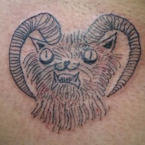 This Brazilian Tattoo Artist Is Horrible At Drawing, But People Still Pay Her To Get Inked (10  Pics) Fail Tattoos, Animal Tattoo Drawings, Ugly Tattoos, Brazilian Tattoo, Awful Tattoos, Really Bad Tattoos, Tattoos Gone Wrong, Group Tattoos, Terrible Tattoos