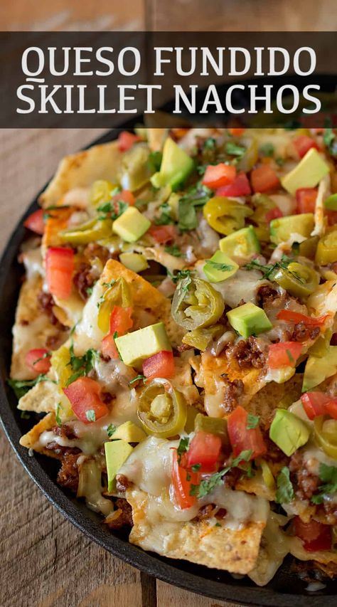 Halloween Nachos, Basic Nachos Recipe, Skillet Nachos, Midnight Munchies, Dinner Beef, Queso Fundido, Mexican Dessert Recipes, Tailgating Recipes, Food Appetizers