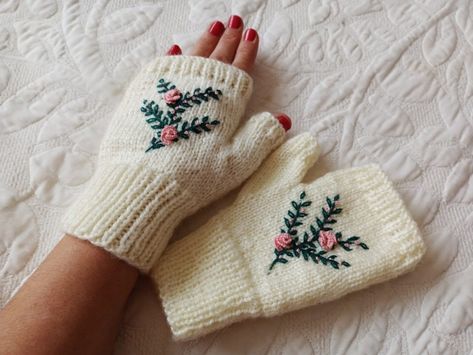 Embroidery On Gloves, Handmade Gloves, Knitting Gloves, Knitted Accessories, Crochet Skirts, Fingerless Gloves Knitted, Handmade Things, Fabric Embroidery, Fingerless Mittens