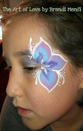 Quick & easy flower eye face painting. Put a metallic background to match the flower color before applying the one stroke flower. Face Painting Flowers, Eye Face Painting, Festival Face Paint, Homemade Face Paints, Split Cake, Cheek Art, Face Painting Tutorials, Festival Face, Kid Cupcakes