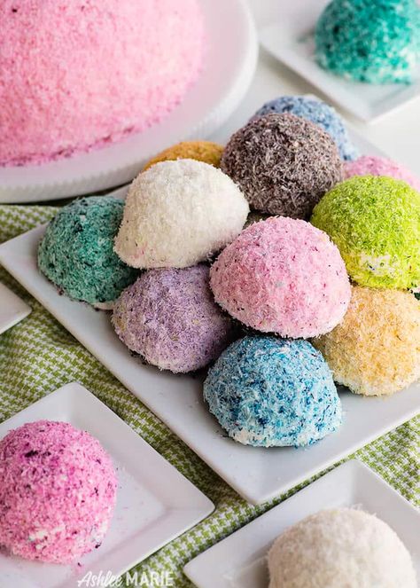 Sno Ball Recipe, Copycat Snacks, Snowball Cakes, Hostess Snowballs, Snowball Cake Recipe, Snowball Cake, Hostess Snack Cakes, Hostess Cakes, Snack Cake Recipe