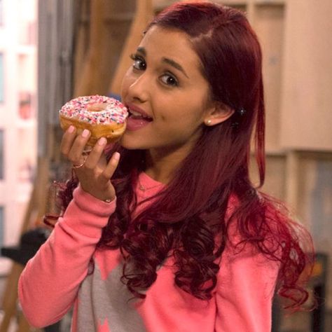 Ariana Grande Eating, Eat Vegetables, Sam And Cat, Cat Valentine, Nickelodeon, Ariana Grande