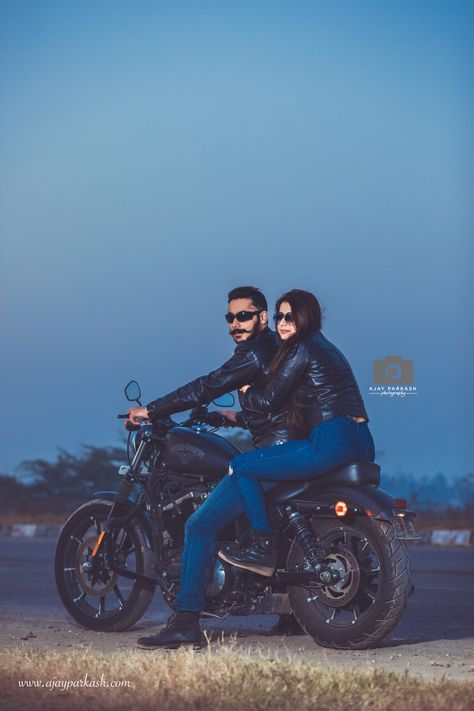 Harley Davidson Couple, Motor Outfit, Rider Couples, Couple Ride, Motorcycle Couple Pictures, Prenup Photos Ideas, Pre Wedding Photoshoot Props, Prewedding Shoot, Biker Couple