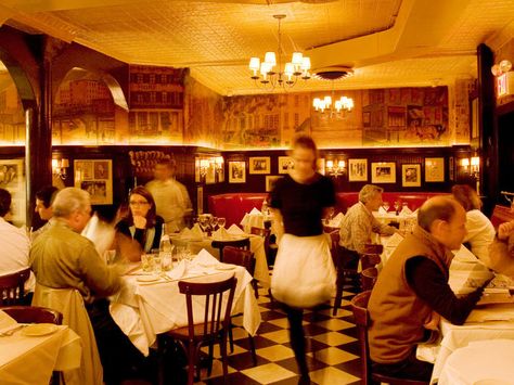 20 of the Most Famous Restaurants in NYC to Visit Greenwich Restaurants, Pistachio Drink, Upper West Side Nyc, Greenwich Village Nyc, Fall Nyc, Chelsea Nyc, Waiter Uniform, Ny Restaurants, Ny Trip